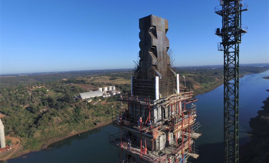 Obras da Ponte da Integração Brasil-Paraguai estão 70% concluídas. Foto: DER