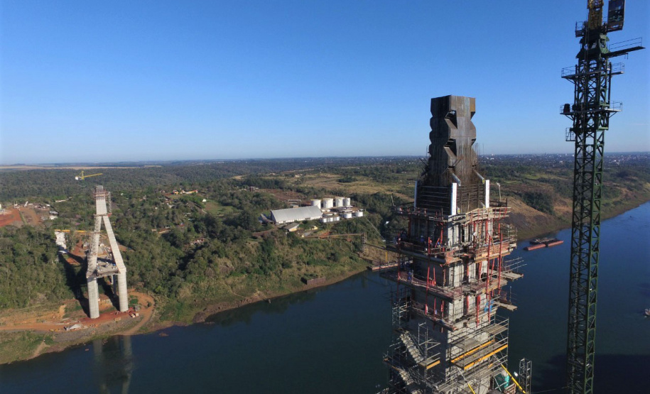 Obras da Ponte da Integração Brasil-Paraguai estão 70% concluídas. Foto: DER