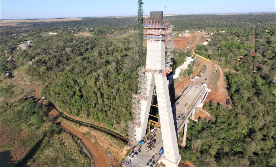 Obras da Ponte da Integração Brasil-Paraguai estão 70% concluídas. Foto: DER
