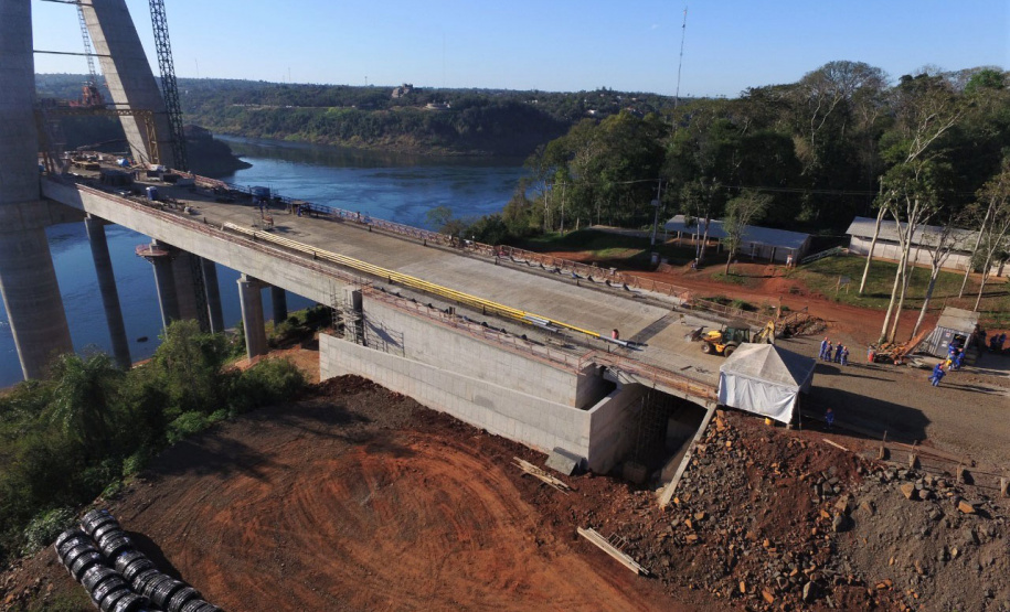 Obras da Ponte da Integração Brasil-Paraguai estão 70% concluídas. Foto: DER