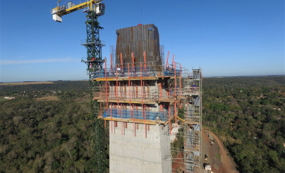 Obras da Ponte da Integração Brasil-Paraguai estão 70% concluídas. Foto: DER