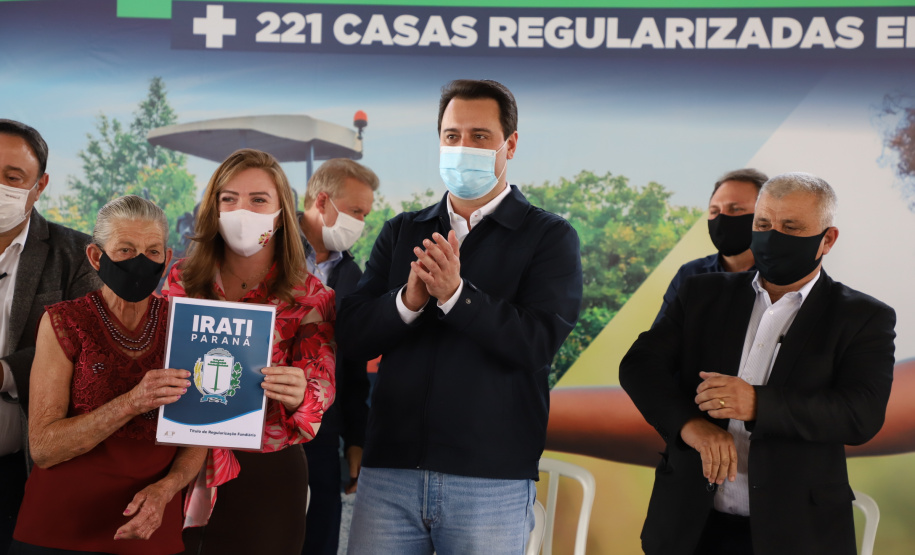 Governador Carlos Massa Ratinho Junior entrega Títulos de Regularização Fundiária e libera recursos em Irati -  Irati, 24/09/2021  -  Foto: Ari Dias/AEN