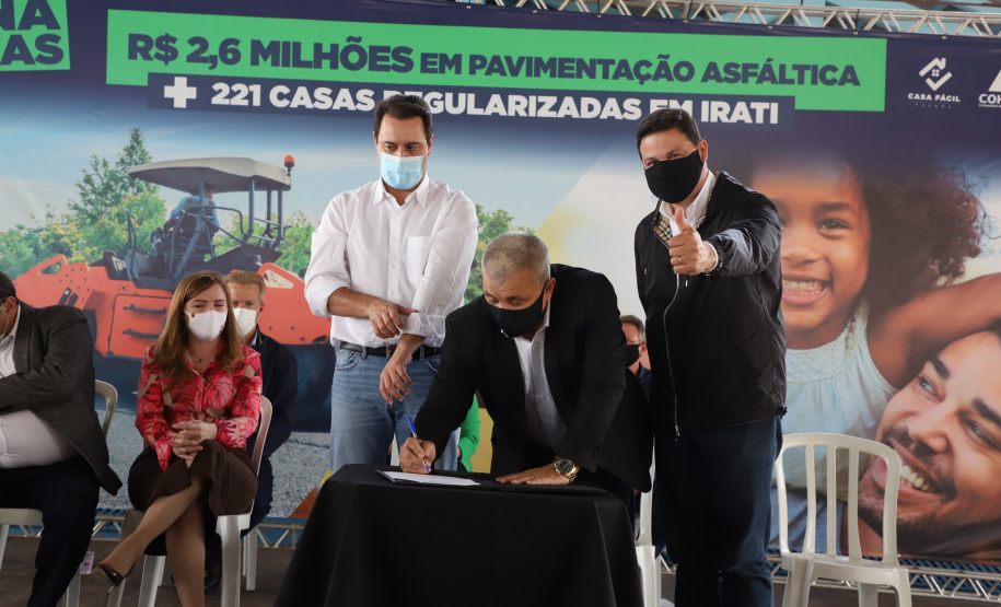 Governador Carlos Massa Ratinho Junior entrega Títulos de Regularização Fundiária e libera recursos em Irati -  Irati, 24/09/2021  -  Foto: Ari Dias/AEN