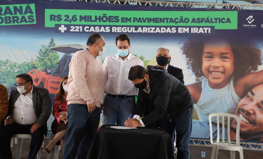 Governador Carlos Massa Ratinho Junior entrega Títulos de Regularização Fundiária e libera recursos em Irati -  Irati, 24/09/2021  -  Foto: Ari Dias/AEN