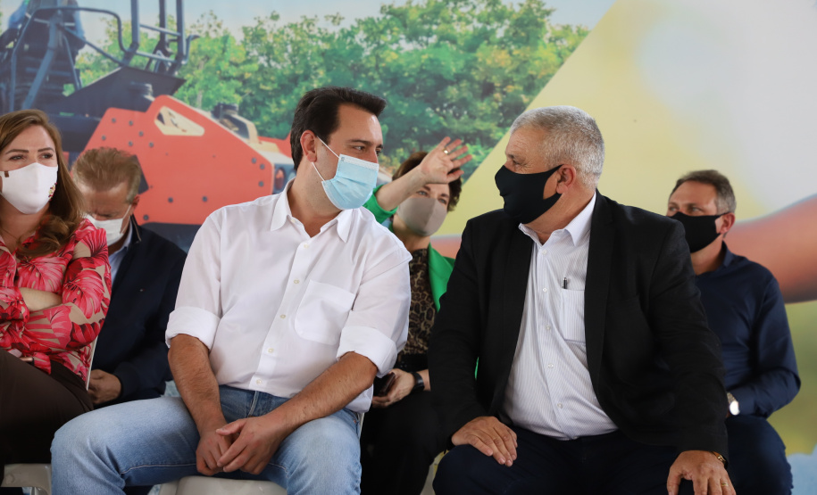 Governador Carlos Massa Ratinho Junior entrega Títulos de Regularização Fundiária e libera recursos em Irati -  Irati, 24/09/2021  -  Foto: Ari Dias/AEN