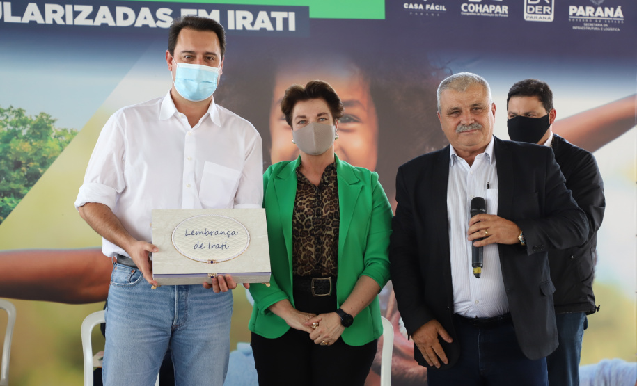 Governador Carlos Massa Ratinho Junior entrega Títulos de Regularização Fundiária e libera recursos em Irati -  Irati, 24/09/2021  -  Foto: Ari Dias/AEN
