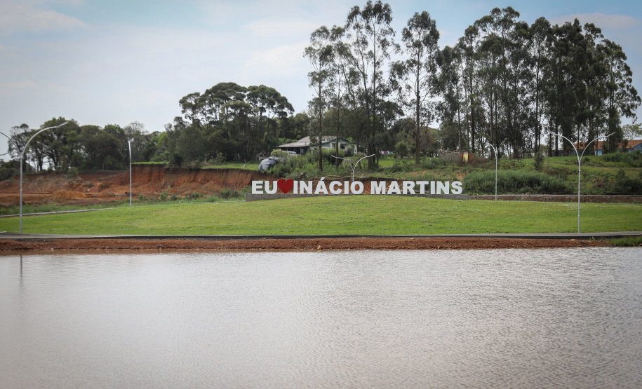 O governador Carlos Massa Ratinho Junior entrega nesta sexta-feira (24), para Inácio Martins, no Centro-Sul do Estado, 202 títulos de regularização fundiária para moradores do bairro São Roque. E tambem  libera R$ 2 milhões para pavimentação de vias.   24/09/2021 - Foto: Geraldo Bubniak/AEN