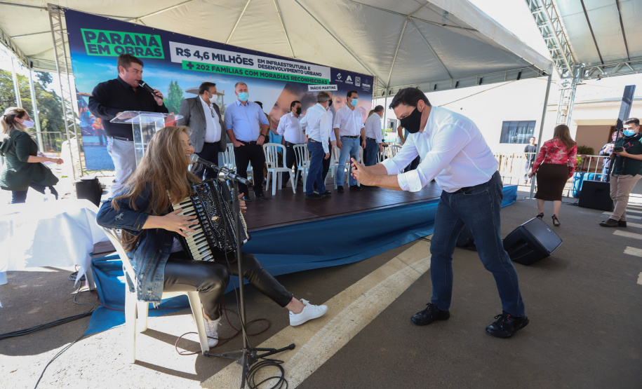 O governador Carlos Massa Ratinho Junior entrega nesta sexta-feira (24), para Inácio Martins, no Centro-Sul do Estado, 202 títulos de regularização fundiária para moradores do bairro São Roque. E tambem  libera R$ 2 milhões para pavimentação de vias.   24/09/2021 - Foto: Geraldo Bubniak/AEN