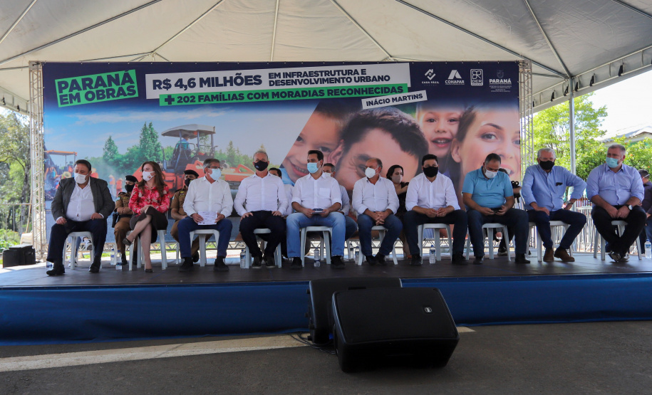 O governador Carlos Massa Ratinho Junior entrega nesta sexta-feira (24), para Inácio Martins, no Centro-Sul do Estado, 202 títulos de regularização fundiária para moradores do bairro São Roque. E tambem  libera R$ 2 milhões para pavimentação de vias.   24/09/2021 - Foto: Geraldo Bubniak/AEN