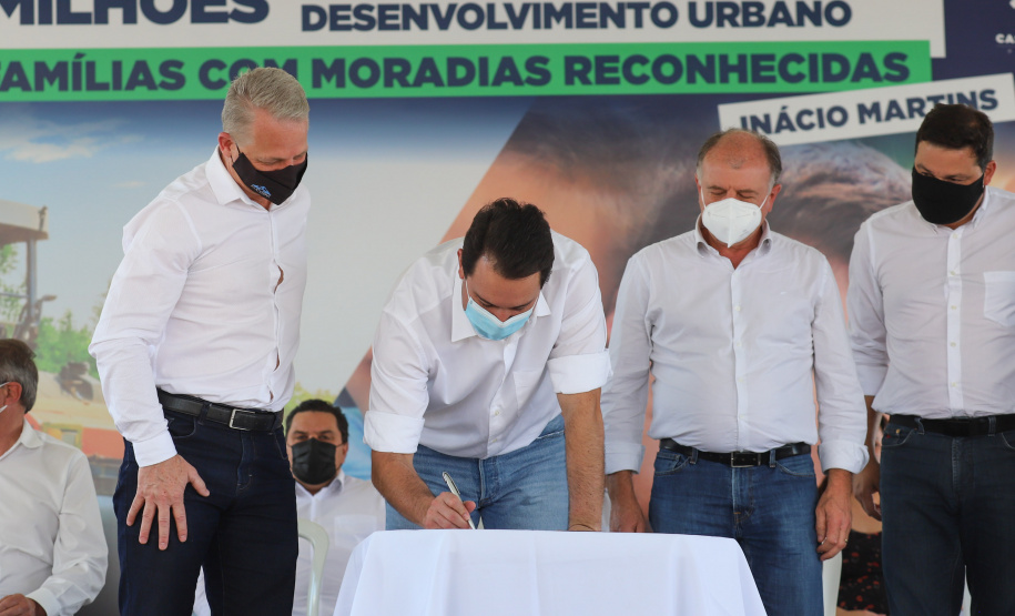 O governador Carlos Massa Ratinho Junior entrega nesta sexta-feira (24), para Inácio Martins, no Centro-Sul do Estado, 202 títulos de regularização fundiária para moradores do bairro São Roque. E tambem  libera R$ 2 milhões para pavimentação de vias.   24/09/2021 - Foto: Geraldo Bubniak/AEN