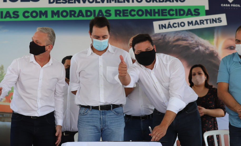 O governador Carlos Massa Ratinho Junior entrega nesta sexta-feira (24), para Inácio Martins, no Centro-Sul do Estado, 202 títulos de regularização fundiária para moradores do bairro São Roque. E tambem  libera R$ 2 milhões para pavimentação de vias.   24/09/2021 - Foto: Geraldo Bubniak/AEN