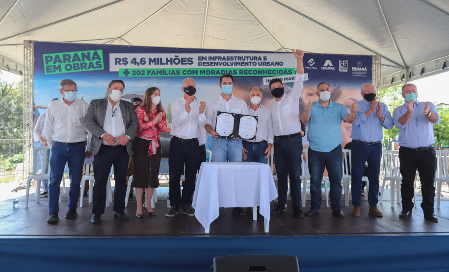 O governador Carlos Massa Ratinho Junior entrega nesta sexta-feira (24), para Inácio Martins, no Centro-Sul do Estado, 202 títulos de regularização fundiária para moradores do bairro São Roque. E tambem  libera R$ 2 milhões para pavimentação de vias.   24/09/2021 - Foto: Geraldo Bubniak/AEN