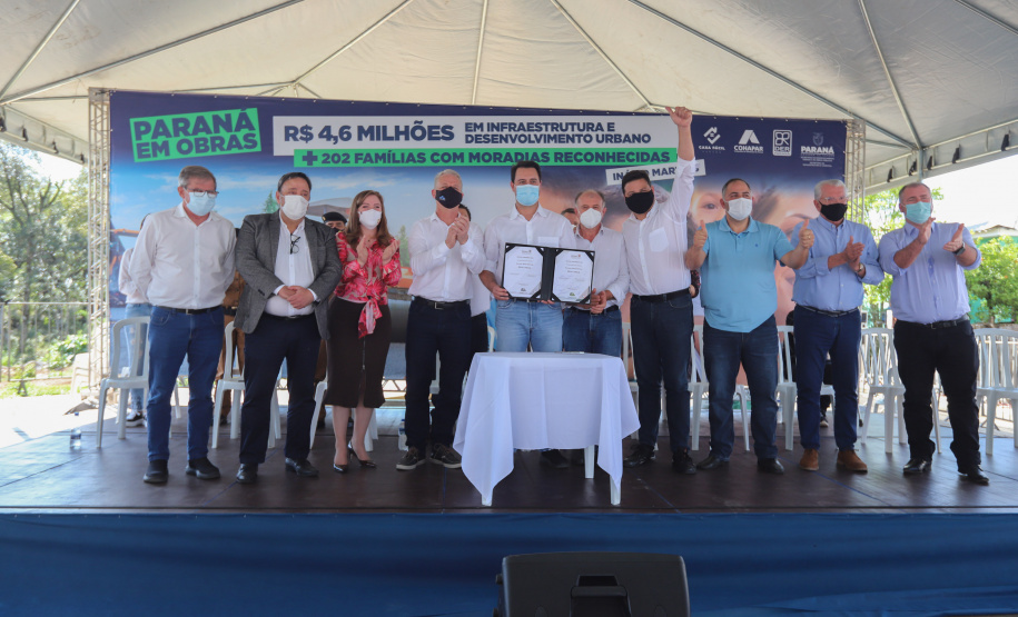 O governador Carlos Massa Ratinho Junior entrega nesta sexta-feira (24), para Inácio Martins, no Centro-Sul do Estado, 202 títulos de regularização fundiária para moradores do bairro São Roque. E tambem  libera R$ 2 milhões para pavimentação de vias.   24/09/2021 - Foto: Geraldo Bubniak/AEN