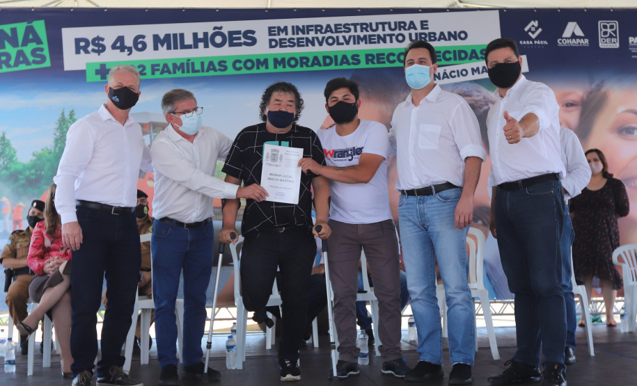 O governador Carlos Massa Ratinho Junior entrega nesta sexta-feira (24), para Inácio Martins, no Centro-Sul do Estado, 202 títulos de regularização fundiária para moradores do bairro São Roque. E tambem  libera R$ 2 milhões para pavimentação de vias.   24/09/2021 - Foto: Geraldo Bubniak/AEN