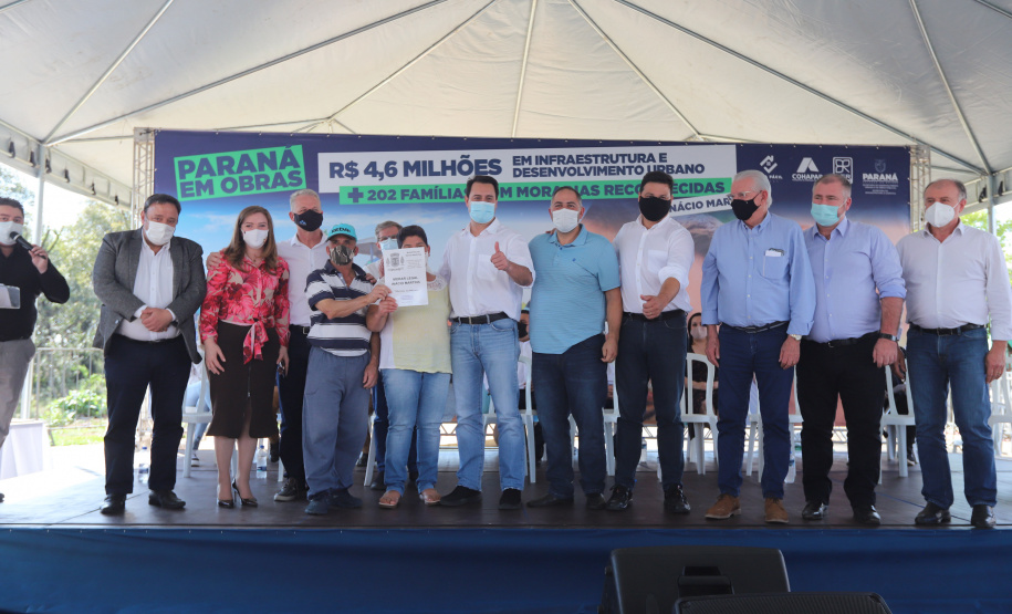 O governador Carlos Massa Ratinho Junior entrega nesta sexta-feira (24), para Inácio Martins, no Centro-Sul do Estado, 202 títulos de regularização fundiária para moradores do bairro São Roque. E tambem  libera R$ 2 milhões para pavimentação de vias.   24/09/2021 - Foto: Geraldo Bubniak/AEN