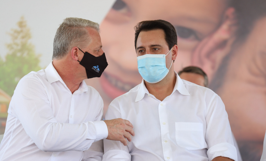 O governador Carlos Massa Ratinho Junior entrega nesta sexta-feira (24), para Inácio Martins, no Centro-Sul do Estado, 202 títulos de regularização fundiária para moradores do bairro São Roque. E tambem  libera R$ 2 milhões para pavimentação de vias.   24/09/2021 - Foto: Geraldo Bubniak/AEN