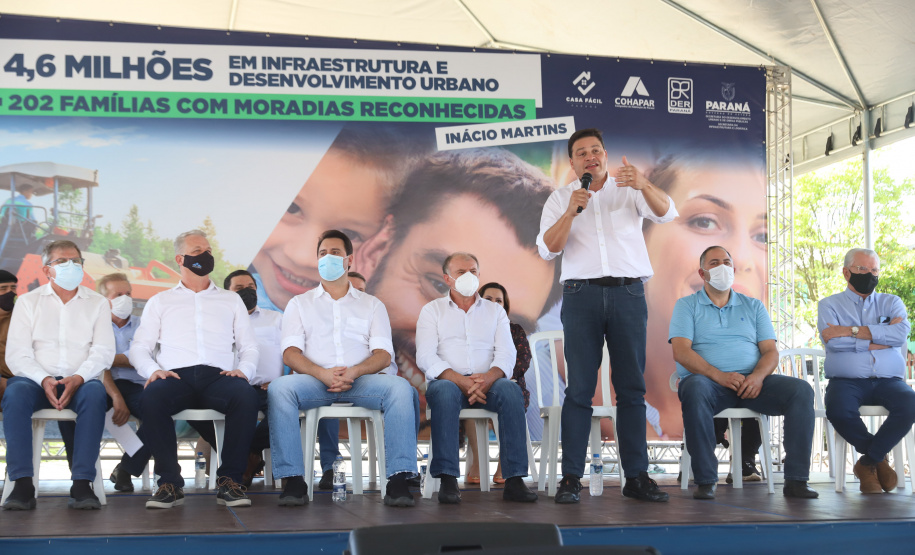 O governador Carlos Massa Ratinho Junior entrega nesta sexta-feira (24), para Inácio Martins, no Centro-Sul do Estado, 202 títulos de regularização fundiária para moradores do bairro São Roque. E tambem  libera R$ 2 milhões para pavimentação de vias.   Na foto o Secretario de Estado, Sandro Alex.24/09/2021 - Foto: Geraldo Bubniak/AEN