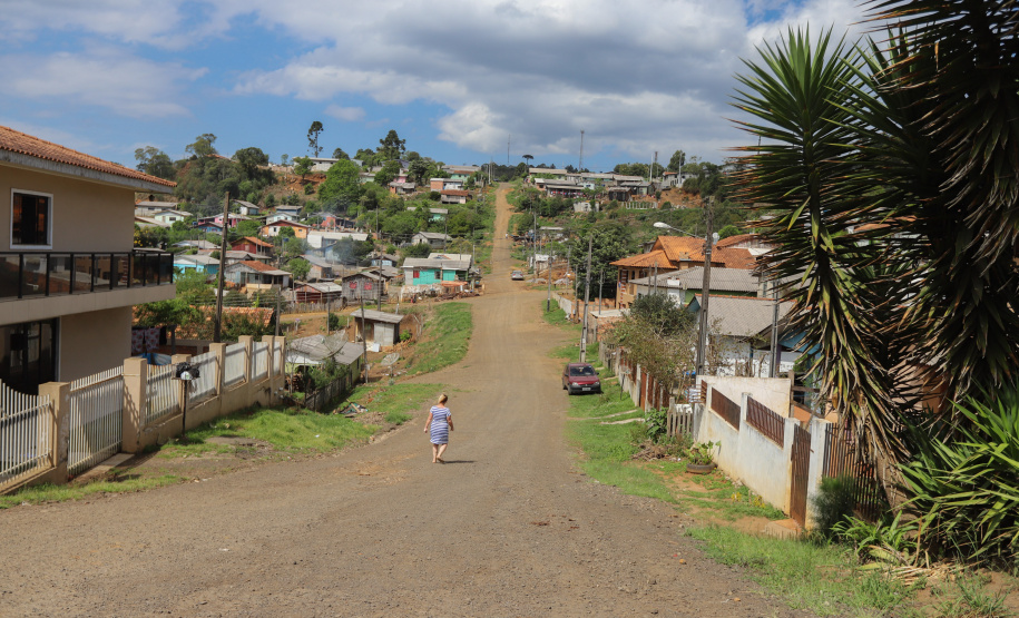 O governador Carlos Massa Ratinho Junior entrega nesta sexta-feira (24), para Inácio Martins, no Centro-Sul do Estado, 202 títulos de regularização fundiária para moradores do bairro São Roque. E tambem  libera R$ 2 milhões para pavimentação de vias.   24/09/2021 - Foto: Geraldo Bubniak/AEN