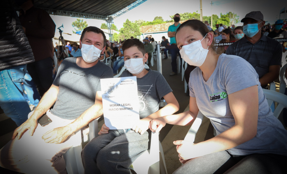 O governador Carlos Massa Ratinho Junior entrega nesta sexta-feira (24), para Inácio Martins, no Centro-Sul do Estado, 202 títulos de regularização fundiária para moradores do bairro São Roque. E tambem  libera R$ 2 milhões para pavimentação de vias.   24/09/2021 - Foto: Geraldo Bubniak/AEN