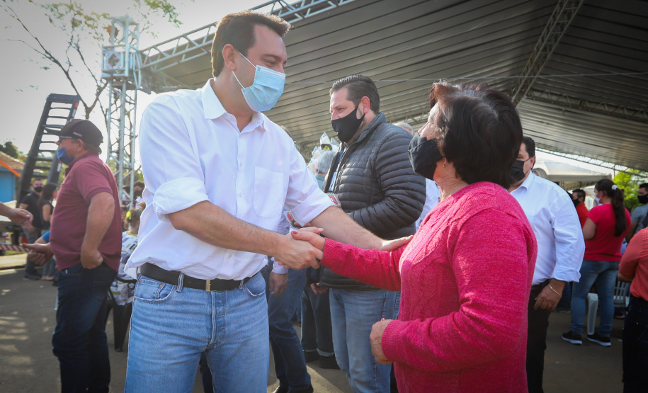 O governador Carlos Massa Ratinho Junior entrega nesta sexta-feira (24), para Inácio Martins, no Centro-Sul do Estado, 202 títulos de regularização fundiária para moradores do bairro São Roque. E tambem  libera R$ 2 milhões para pavimentação de vias.   24/09/2021 - Foto: Geraldo Bubniak/AEN
