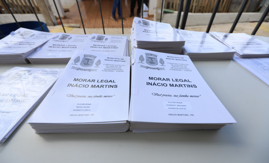 O governador Carlos Massa Ratinho Junior entrega nesta sexta-feira (24), para Inácio Martins, no Centro-Sul do Estado, 202 títulos de regularização fundiária para moradores do bairro São Roque. E tambem  libera R$ 2 milhões para pavimentação de vias.   24/09/2021 - Foto: Geraldo Bubniak/AEN