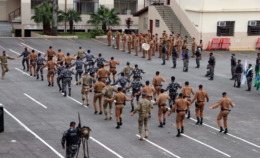 A Polícia Militar do Paraná formou, nesta sexta-feira (24/09), 30 militares estaduais do Paraná, três do Amapá e uma policial do Ceará com o XV Curso de Controle de Distúrbios Civis (CCDC) turma 2021. -  Curitiba, 24/09/2021  -  Foto: Soldado Ismael Ponchio
