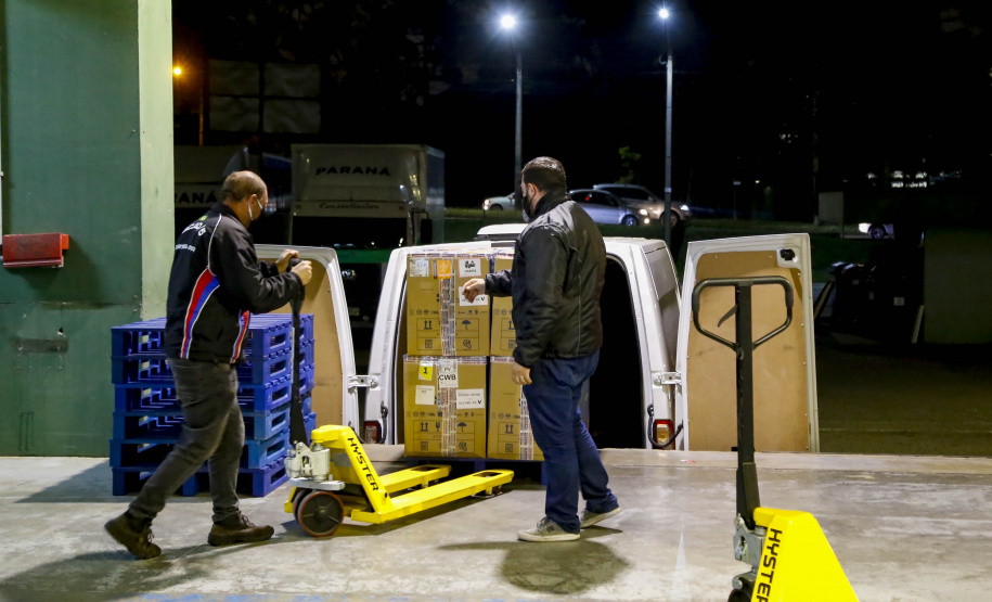 Primeiras doses exclusivas para adolescentes de 12 a 17 anos chegam ao Paraná.
Foto Gilson Abreu/AEN