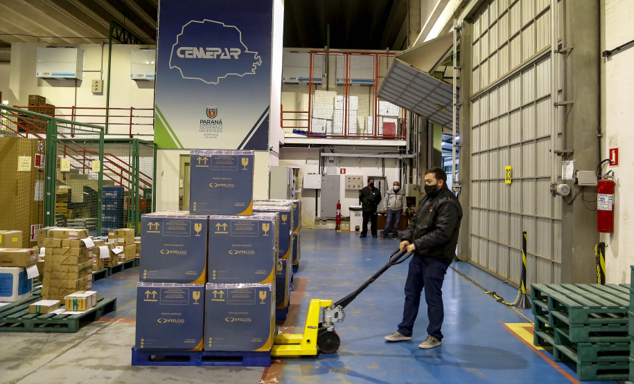 Primeiras doses exclusivas para adolescentes de 12 a 17 anos chegam ao Paraná.
Foto Gilson Abreu/AEN