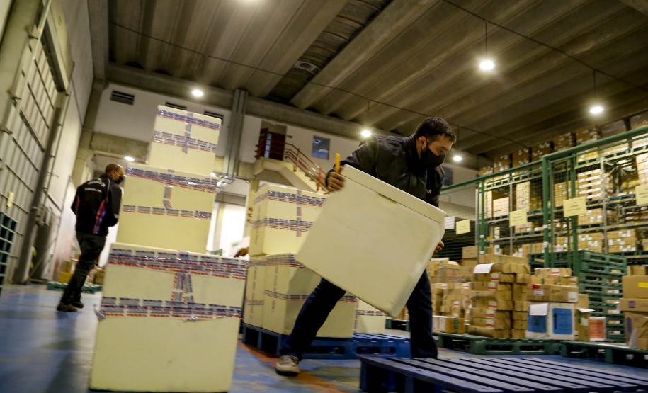 Primeiras doses exclusivas para adolescentes de 12 a 17 anos chegam ao Paraná.
Foto Gilson Abreu/AEN