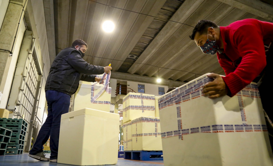 Primeiras doses exclusivas para adolescentes de 12 a 17 anos chegam ao Paraná.
Foto Gilson Abreu/AEN