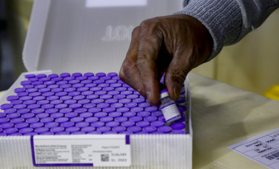 Primeiras doses exclusivas para adolescentes de 12 a 17 anos chegam ao Paraná.
Foto Gilson Abreu/AEN
