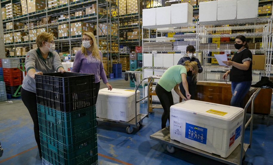 25.09.2021 - Distribuição  de vacinas no Cemepar para cidades do Paraná
Foto Gilson Abreu/AEN