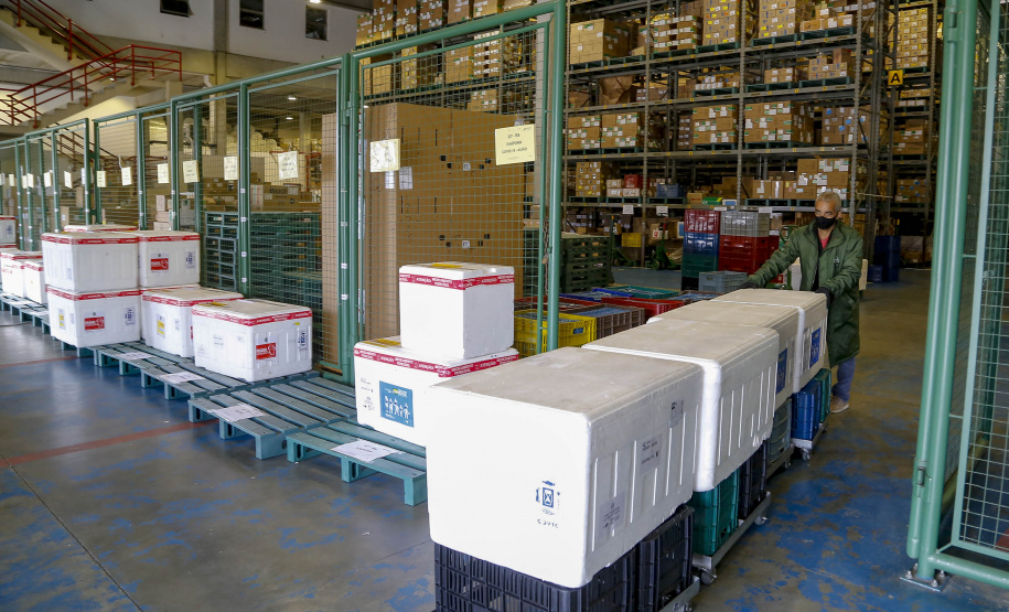 25.09.2021 - Distribuição  de vacinas no Cemepar para cidades do Paraná
Foto Gilson Abreu/AEN