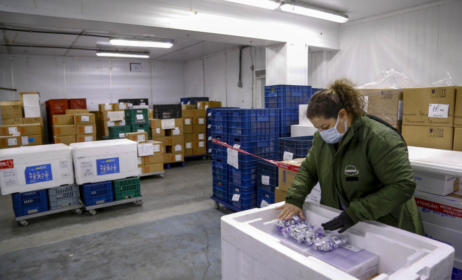 25.09.2021 - Distribuição  de vacinas no Cemepar para cidades do Paraná
Foto Gilson Abreu/AEN