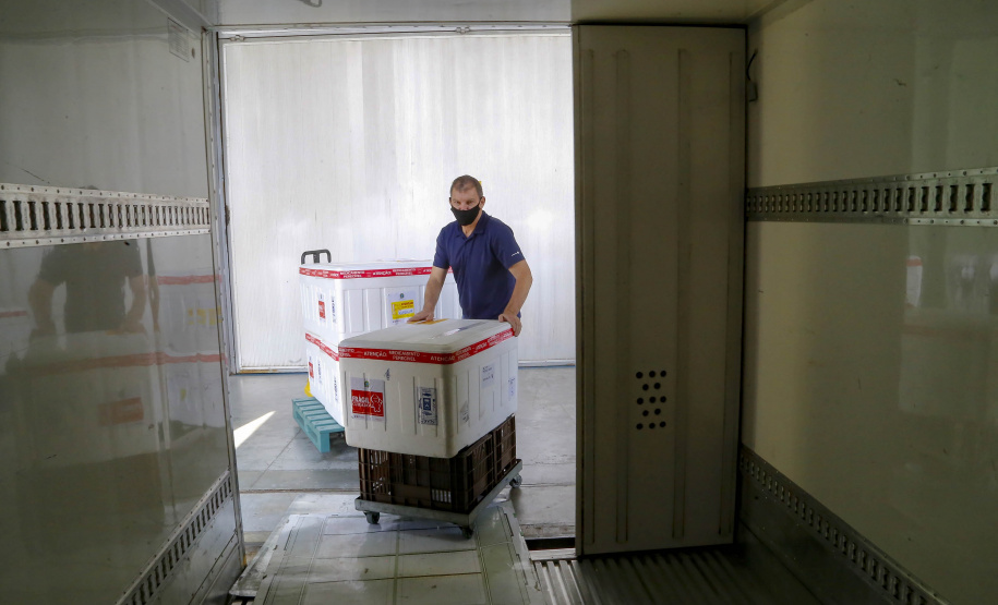 25.09.2021 - Distribuição  de vacinas no Cemepar para cidades do Paraná
Foto Gilson Abreu/AEN