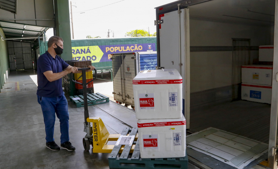 25.09.2021 - Distribuição  de vacinas no Cemepar para cidades do Paraná
Foto Gilson Abreu/AEN