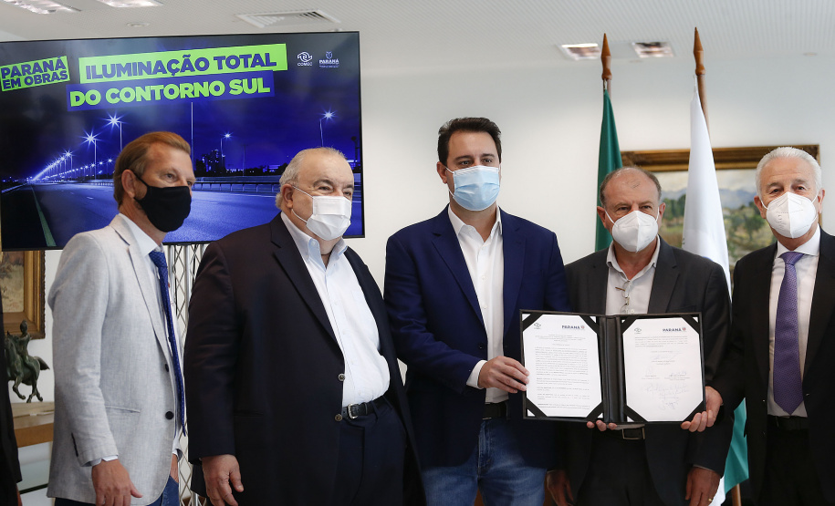 Governador Carlos Massa Ratinho Junior assina lançamento do Edital de Iluminação do Contorno Sul - Curitiba, 27/09/2021 - Foto: Jonathan Campos/AEN