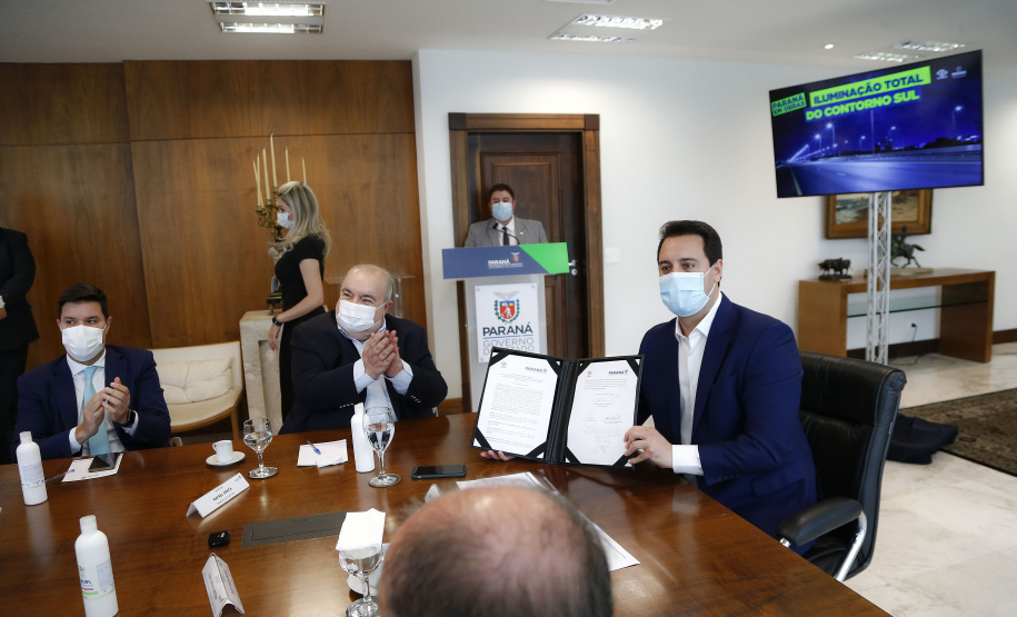 Governador Carlos Massa Ratinho Junior assina lançamento do Edital de Iluminação do Contorno Sul - Curitiba, 27/09/2021 - Foto: Jonathan Campos/AEN