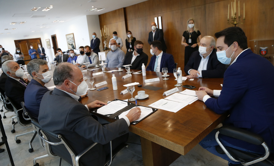 Governador Carlos Massa Ratinho Junior assina lançamento do Edital de Iluminação do Contorno Sul - Curitiba, 27/09/2021 - Foto: Jonathan Campos/AEN