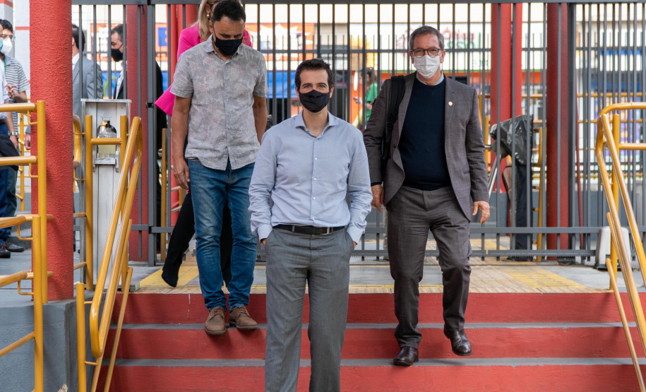 Secretário Renato Feder acompanha o Secretário do MEC Mauro Rabelo e equipe em visita ao Colégio Estadual Pedro Macedo, em Curitiba - 27/09/2021. - Foto: Anderson Pedroso/Seed-PR