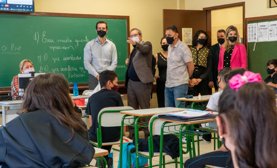 Secretário Renato Feder acompanha o Secretário do MEC Mauro Rabelo e equipe em visita ao Colégio Estadual Pedro Macedo, em Curitiba - 27/09/2021. - Foto: Anderson Pedroso/Seed-PR