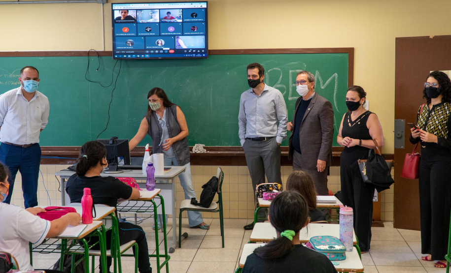 Secretário Renato Feder acompanha o Secretário do MEC Mauro Rabelo e equipe em visita ao Colégio Estadual Pedro Macedo, em Curitiba - 27/09/2021. - Foto: Anderson Pedroso/Seed-PR
