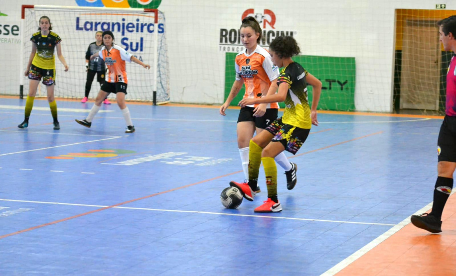 A 33ª edição dos dos Jogos da Juventude do Paraná seguiu com as suas competições no último final de semana. As 12 regionais tiveram partidas de futsal, basquete, handebol e vôlei. Ao todo, foram 270 jogos, sendo 133 do futsal, 66 do vôlei, 37 do handebol e 34 do basquete.  -  Curitiba, 27/09/2021  -  Foto: Paraná Esporte
