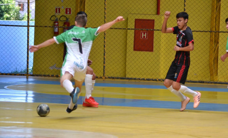 A 33ª edição dos dos Jogos da Juventude do Paraná seguiu com as suas competições no último final de semana. As 12 regionais tiveram partidas de futsal, basquete, handebol e vôlei. Ao todo, foram 270 jogos, sendo 133 do futsal, 66 do vôlei, 37 do handebol e 34 do basquete.  -  Curitiba, 27/09/2021  -  Foto: Paraná Esporte