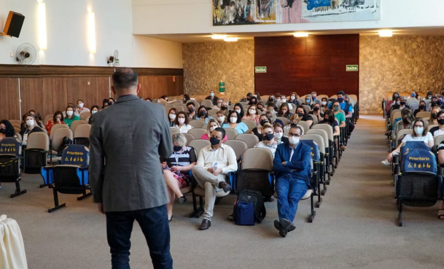 Acontece nesta terça (28) e quarta-feira (29) o 3º Seminário de Tutoria Pedagógica 2021, um evento de formação destinado a mais de 300 tutores, coordenadores pedagógicos e chefes de Núcleos Regionais de Educação do Paraná. -  Curitiba, 28/09/2021  -  Foto: SEED