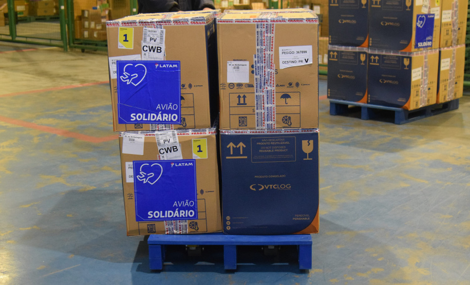 Paraná recebe novo lote de vacinas contra a Covid-19 e distribui 195,3 mil imunizantes Foto: Americo Antonio/SESA