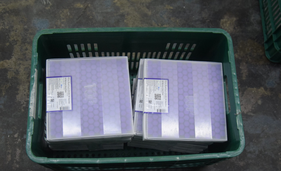 Paraná recebe novo lote de vacinas contra a Covid-19 e distribui 195,3 mil imunizantes Foto: Americo Antonio/SESA