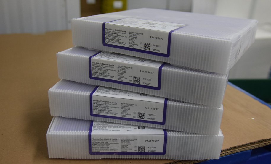 Paraná recebe novo lote de vacinas contra a Covid-19 e distribui 195,3 mil imunizantes Foto: Americo Antonio/SESA