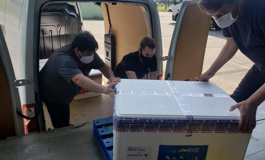 Paraná recebe novo lote de vacinas contra a Covid-19 e distribui 195,3 mil imunizantes Foto: CEMEPAR