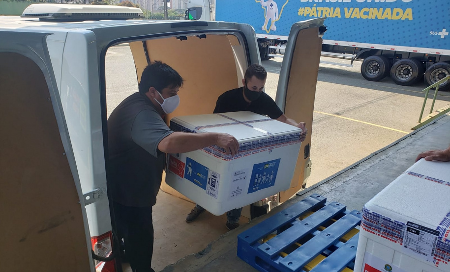 Paraná recebe novo lote de vacinas contra a Covid-19 e distribui 195,3 mil imunizantes Foto: CEMEPAR